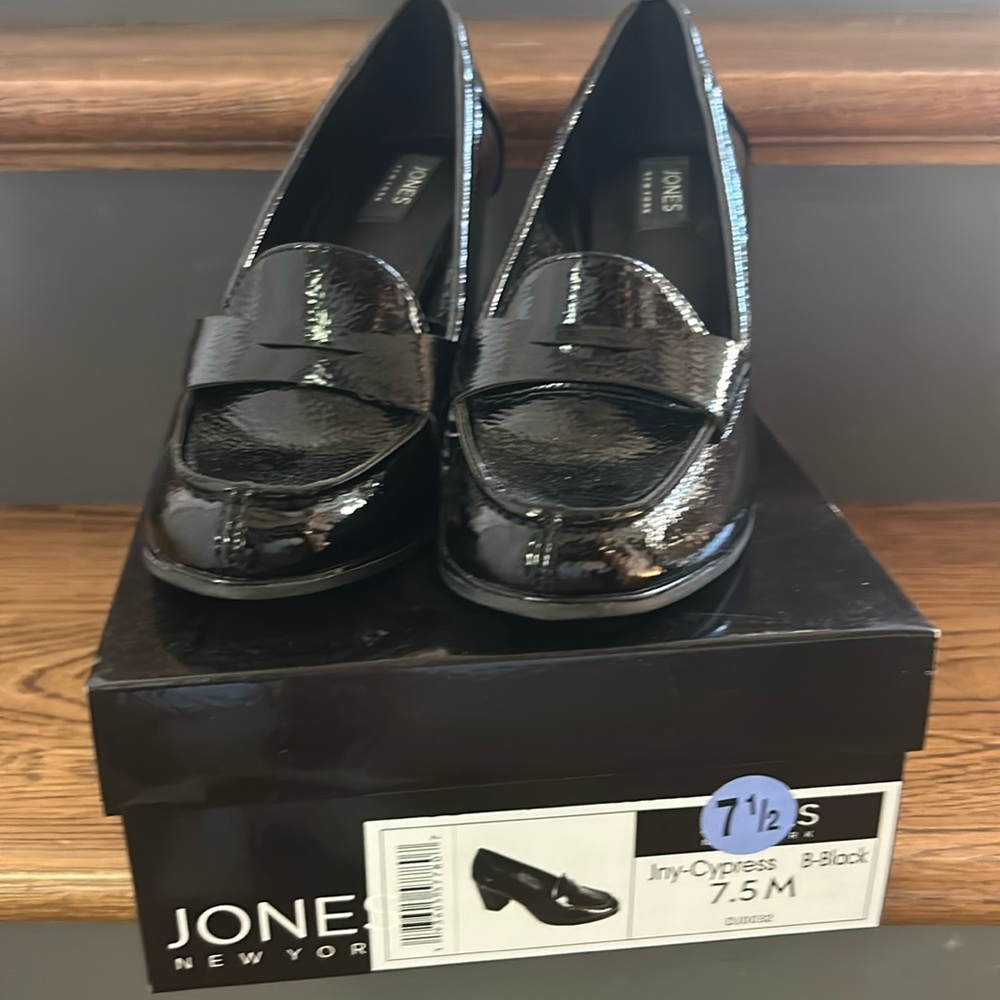 Jones New York 7.5 M